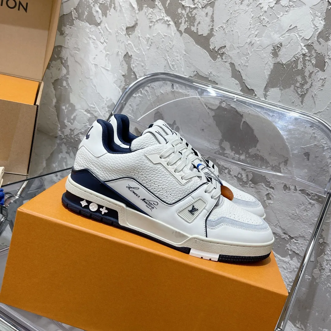 👟👟Ex-factory price 840👟👟 Women's shoes Women's clothing Couple code # Top purchasing version LV trainer "Couple limited series casual sports basketball shoes, good-looking and handsome, every color is huge and beautiful! A must-have item for fashionistas 🛍 Original custom-made embossed grained calfskin (non-market microfiber leather) Everyone needs to distinguish!) Symmetrical old pattern washed denim; all accessories and accessories are customized according to the original 1:1. Even the color matching of the original is the same private model T👟👟The factory price is U outsole. Many small designs must be original to see the quality, the quality is in the details! The original consistent chip tag can be purchased directly from the LV official website 😏 The full set of Jingmei aircraft box packaging Please be sure of our quality‼ ️Please pay attention to the common materials on the market! Size: 35-44 (Male 38/45 custom-made, non-refundable)
